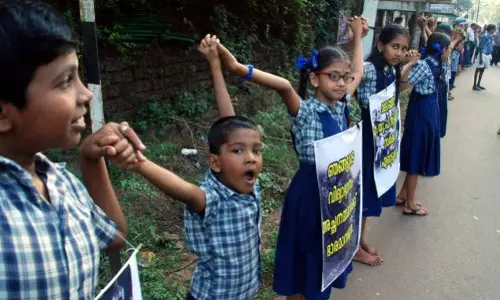 മലാപ്പറമ്പ് സ്കൂള് അടച്ചു പൂട്ടുന്നതിനെതിരെ പ്രക്ഷോഭം ശക്തമാക്കുമെന്ന് സ്കൂള് സംരക്ഷണ സമിതി മലാപ്പറമ്പ് സ്കൂള് അടച്ചു പൂട്ടുന്നതിനെതിരെ പ്രക്ഷോഭം ശക്തമാക്കുമെന്ന് സ്കൂള് സംരക്ഷണ സമിതി