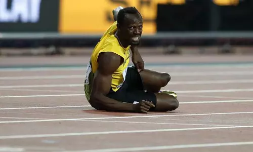 ഉസൈൻ ബോൾട്ടിന് ട്രാക്കില് നിന്ന് കണ്ണീരോടെ മടക്കം ഉസൈൻ ബോൾട്ടിന് ട്രാക്കില് നിന്ന് കണ്ണീരോടെ മടക്കം