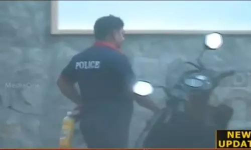 ദാസ്യപ്പണി തുടരുന്നു; പൊലീസ് കമ്മീഷണറുടെ വീട്ടിലേക്ക് പാല്‍ വാങ്ങുന്നത് പൊലീസുകാരന്‍ 