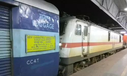 തിരുവനന്തപുരത്ത് ഒാടിക്കൊണ്ടിരിക്കെ ട്രെയിൻ എഞ്ചിൻ വേർപ്പെട്ടു