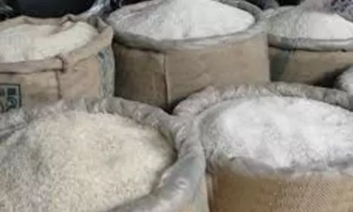 സൌജന്യ റേഷന് തെരഞ്ഞെടുപ്പ് കമ്മീഷന്‍റെ വിലക്ക്