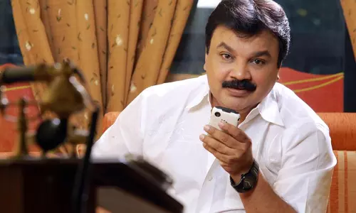 അമ്മ തെരഞ്ഞെടുപ്പില്‍ നിന്ന് പിന്തിരിപ്പിച്ചെന്ന വിമര്‍ശനം; നടിമാരെ തള്ളി ഇടവേള ബാബു 