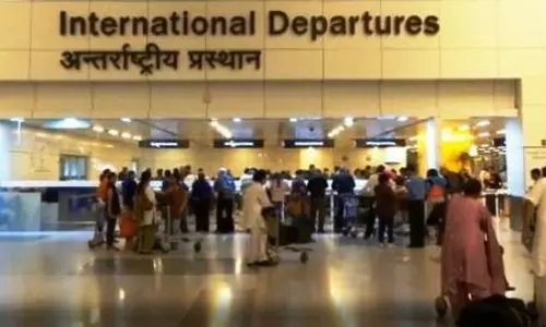 ഡ്രോണിനെ കണ്ടെന്ന് പൈലറ്റ്: ഡല്‍ഹി വിമാനത്താവളം അരമണിക്കൂര്‍ അടച്ചിട്ടു