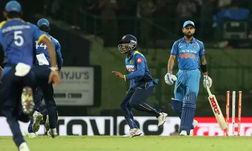 കൊഹ്ലിയെ വീഴ്ത്തിയ ധനഞ്ജയയുടെ ഗൂഗ്ളി കാണാം കൊഹ്ലിയെ വീഴ്ത്തിയ ധനഞ്ജയയുടെ ഗൂഗ്ളി കാണാം