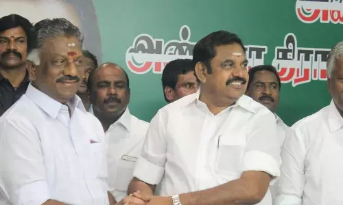 പളനിസ്വാമിയും ഒ.പനീര്‍ശെല്‍വവും ഒരേ വേദിയില്‍