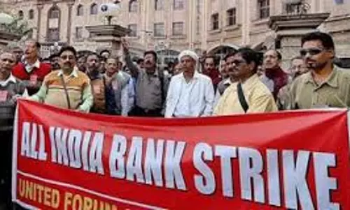 ബാങ്ക് ജീവനക്കാര് നാളെ രാജ്യവ്യാപകമായി പണിമുടക്കും ബാങ്ക് ജീവനക്കാര് നാളെ രാജ്യവ്യാപകമായി പണിമുടക്കും