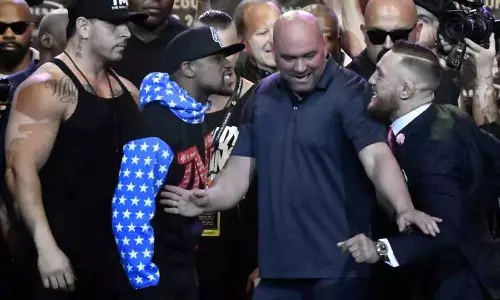 ഫ്ലോയിഡ് മെയ്വെതറിന് ജയം ഫ്ലോയിഡ് മെയ്വെതറിന് ജയം