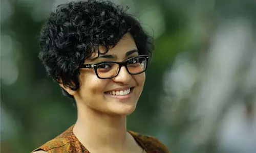 വിനയത്തോടെ സ്വീകരിക്കുന്നതായി പാര്‍വ്വതി