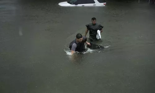 ഹൂസ്റ്റണിലെ വെള്ളപ്പൊക്കത്തില്‍ 200 ഇന്ത്യന്‍ വിദ്യാര്‍ഥികള്‍ കുടുങ്ങി