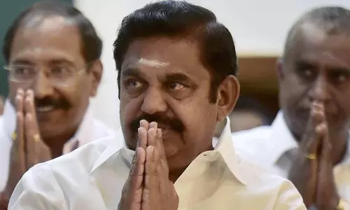 പളനി സ്വാമി വിളിച്ചുചേര്ത്ത എംഎല്എ മാരുടെ യോഗം തുടങ്ങി പളനി സ്വാമി വിളിച്ചുചേര്ത്ത എംഎല്എ മാരുടെ യോഗം തുടങ്ങി