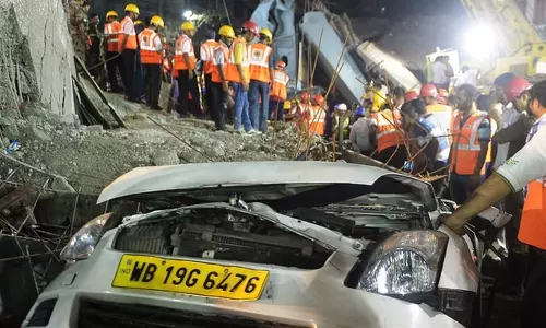 മേല്‍പ്പാലം തകര്‍ന്ന സംഭവം; മരണസംഖ്യ 24 ആയി, 5 പേര്‍ അറസ്റ്റില്‍