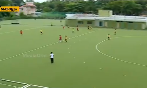 ഹോക്കി സ്‌റ്റേഡിയത്തിന് മുന്നിലെ മദ്യവില്‍പ്പന കേന്ദ്രങ്ങള്‍ക്കെതിരെ പ്രതിഷേധം