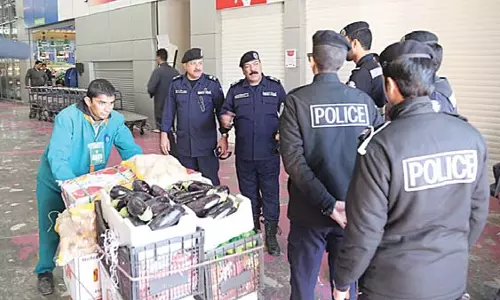 ഇഖാമ നിയമലംഘകരുടെ എണ്ണം വര്ധിക്കുകയാണെന്ന് കുവൈത്ത് ഇഖാമ നിയമലംഘകരുടെ എണ്ണം വര്ധിക്കുകയാണെന്ന് കുവൈത്ത്