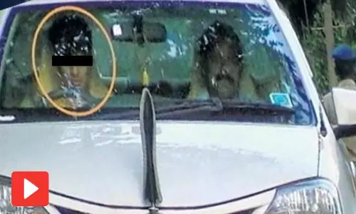 ഐജി സുരേഷ് രാജ് പുരോഹിതിനും മകനുമെതിരെ കേസെടുത്തു