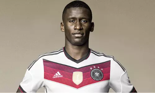 ലോക ചാമ്പ്യന്മാര്‍ എത്തി, ഞെട്ടിപ്പിക്കുന്ന പരിക്ക് വാര്‍ത്തയുമായി