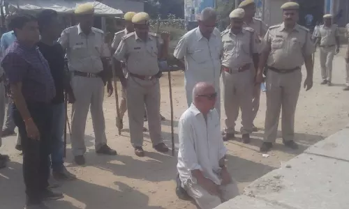 പെഹ്‍ലുഖാന് ആദരാഞ്ജലി അര്‍പ്പിക്കാനെത്തിയവരെ ഹിന്ദു സംഘടനാ പ്രവര്‍ത്തകര്‍ തടഞ്ഞു