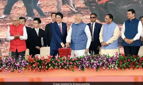 മുംബൈ - അഹമ്മദാബാദ് ബുള്ളറ്റ് ട്രെയിന്‍ പദ്ധതിക്ക് തുടക്കമായി