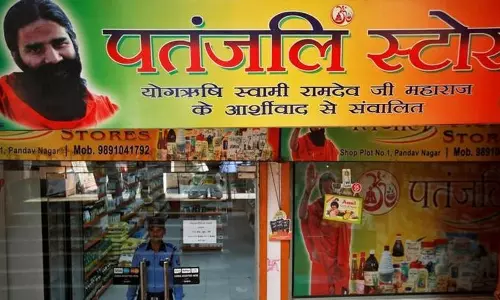 പ്രളയ ബാധിതര്‍ക്ക് പതഞ്ജലി നല്‍കിയത് പഴകിയ പാല്‍പ്പൊടിയെന്ന് പരാതി