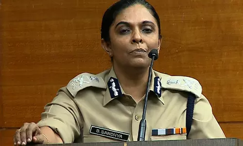 നടിയെ ആക്രമിച്ച കേസ്: സന്ധ്യക്കെതിരായ ആരോപണങ്ങള് അടിസ്ഥാനരഹിതമെന്ന് ഡിജിപി നടിയെ ആക്രമിച്ച കേസ്: സന്ധ്യക്കെതിരായ ആരോപണങ്ങള് അടിസ്ഥാനരഹിതമെന്ന് ഡിജിപി