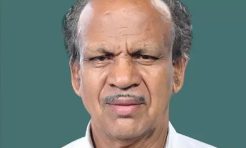 പി കരുണാകരന് എംപി അനിശ്ചിതകാല സത്യാഗ്രഹം തുടങ്ങി പി കരുണാകരന് എംപി അനിശ്ചിതകാല സത്യാഗ്രഹം തുടങ്ങി