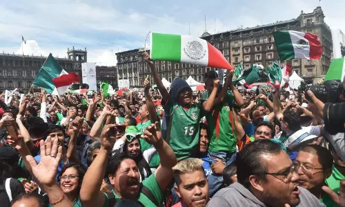 ലൊസാനോ ഗോളടിച്ചു; ആരാധകര്‍ ഒരുമിച്ച് ചാടി, മെക്സിക്കോയില്‍ ഭൂചലനം