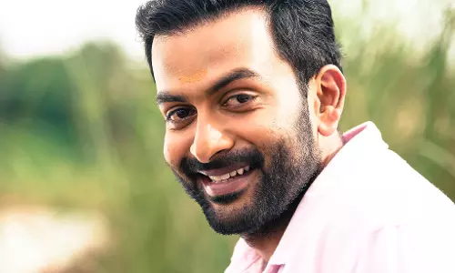 ആര്‍ക്കും പിന്തുണയില്ല, പോസ്റ്ററുകള്‍ വ്യാജമെന്ന് പൃഥ്‍വിരാജും നീരജ് മാധവും