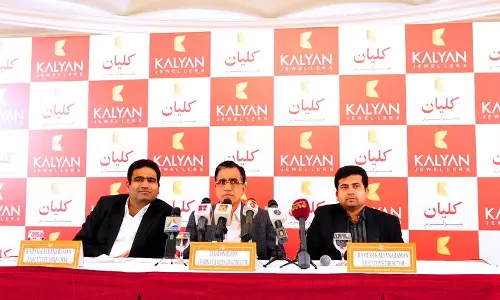 കല്യാണ് ജ്വല്ലേഴ്സിന്റെ 7 ഷോറൂമുകള് നാളെ ഖത്തറില് പ്രവര്ത്തനമാരംഭിക്കും കല്യാണ് ജ്വല്ലേഴ്സിന്റെ 7 ഷോറൂമുകള് നാളെ ഖത്തറില് പ്രവര്ത്തനമാരംഭിക്കും