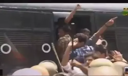 ഹൈദരാബാദ് സംഭവത്തില് പ്രതിഷേധിച്ച എസ്ഐഒ പ്രവര്ത്തകര്ക്ക് നേരെ പൊലീസ് നടപടി ഹൈദരാബാദ് സംഭവത്തില് പ്രതിഷേധിച്ച എസ്ഐഒ പ്രവര്ത്തകര്ക്ക് നേരെ പൊലീസ് നടപടി