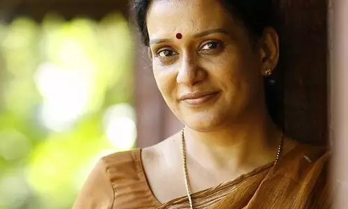 പറവ പൊളിയാണ്, പിള്ളേരെല്ലാം കൂടെ ചുമ്മാ പൊളിച്ചടുക്കിയിട്ടുണ്ട്: മാല പാര്വ്വതി പറവ പൊളിയാണ്, പിള്ളേരെല്ലാം കൂടെ ചുമ്മാ പൊളിച്ചടുക്കിയിട്ടുണ്ട്: മാല പാര്വ്വതി