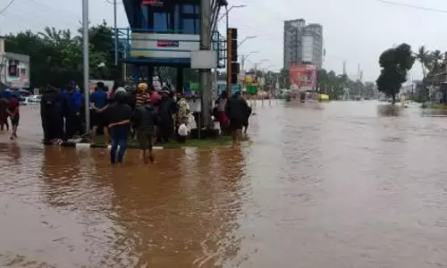 ദുരിതബാധിതർക്ക് വേണ്ടിയുള്ള വിഭവസമാഹരണം; പ്രവാസി യുവാക്കൾ മുന്നിട്ടിറങ്ങുന്നു