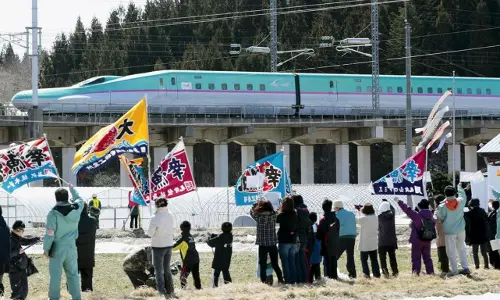 ജപ്പാനിലെ വടക്കന്‍ ദ്വീപിലേക്ക് ആദ്യത്തെ അതിവേഗ ട്രെയിന്‍ സര്‍വീസ്