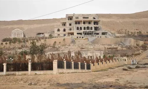 പാല്മിറയിലെ ഐഎസ് ശക്തികേന്ദ്രങ്ങള് പിടിച്ചെടുക്കാനുള്ള ശ്രമം സിറിയന് സൈന്യം ഊര്ജിതമാക്കി പാല്മിറയിലെ ഐഎസ് ശക്തികേന്ദ്രങ്ങള് പിടിച്ചെടുക്കാനുള്ള ശ്രമം സിറിയന് സൈന്യം ഊര്ജിതമാക്കി