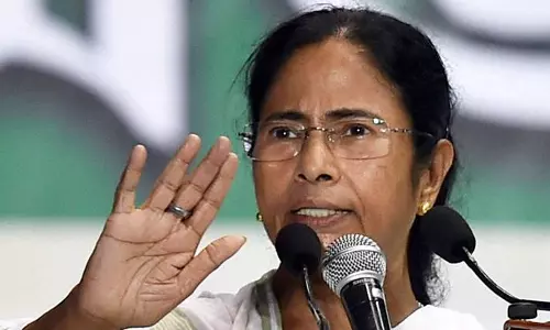 ദുര്‍ഗാഷ്ടമി ആഘോഷം: മമതക്ക് ഹൈക്കോടതിയുടെ വിമര്‍ശം