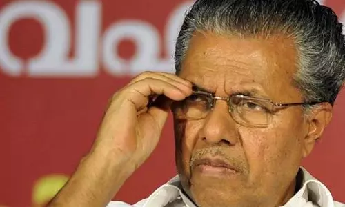 പരുങ്ങലില് തോമസ് ചാണ്ടി; ഒന്നും മിണ്ടാതെ പിണറായി വിജയന് പരുങ്ങലില് തോമസ് ചാണ്ടി; ഒന്നും മിണ്ടാതെ പിണറായി വിജയന്