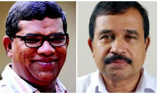 വേങ്ങര തെരഞ്ഞെടുപ്പ് ചൂടില്: വീടുകള് കയറി വോട്ട് ചോദിച്ച് സ്ഥാനാര്ഥികള് വേങ്ങര തെരഞ്ഞെടുപ്പ് ചൂടില്: വീടുകള് കയറി വോട്ട് ചോദിച്ച് സ്ഥാനാര്ഥികള്