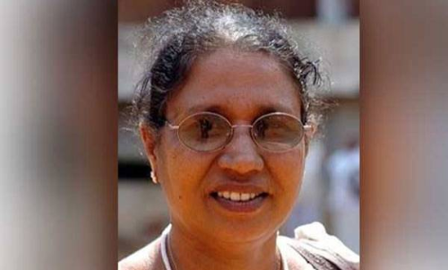 ഹാദിയയെ കുരുക്കിട്ട് രണ്ട് വശത്ത് നിന്ന് വലിക്കുകയാണെന്ന് വനിതാകമ്മീഷന് ഹാദിയയെ കുരുക്കിട്ട് രണ്ട് വശത്ത് നിന്ന് വലിക്കുകയാണെന്ന് വനിതാകമ്മീഷന്