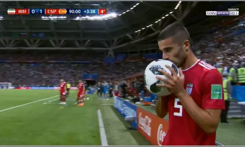 ഇറാന്‍ താരത്തിന്റെ വറൈറ്റി ത്രോ, ട്വിറ്ററില്‍ ചിരി 