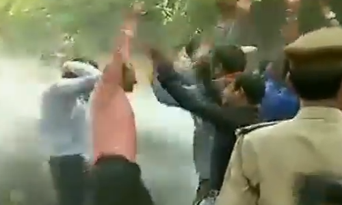 എകെജി ഭവനിലേക്ക് ബിജെപി പ്രവർത്തകർ നടത്തിയ മാർച്ച് അക്രമാസക്തമായി