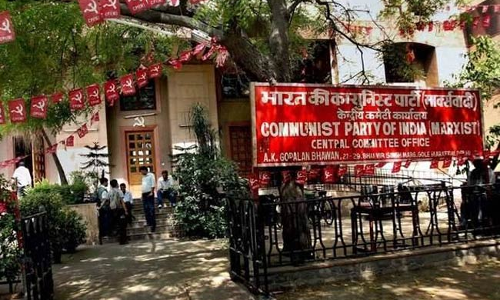 എകെജി ഭവനിലേക്ക് ബിജെപി പ്രവർത്തകർ മാർച്ച് നടത്തി