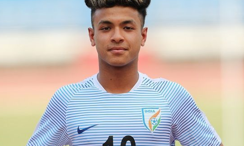 ഇന്ത്യന്‍ കൗമാരതാരം കോമള്‍ തട്ടലിന് പിന്നാലെ മാഞ്ചസ്റ്റര്‍ യുണൈറ്റഡ്