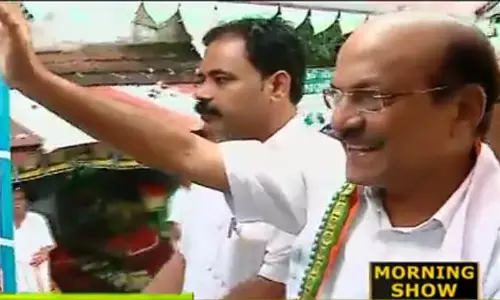 വേങ്ങരയില്‍ വോട്ട് തേടി കുഞ്ഞാലിക്കുട്ടിയുടെ റോഡ് ഷോ