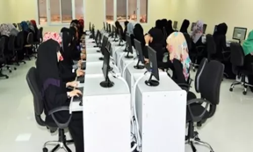 ഒമാനില് ഉയര്ന്ന തസ്തികകളില് ജോലി ചെയ്യുന്ന പ്രവാസികളുടെ എണ്ണം കുറഞ്ഞു ഒമാനില് ഉയര്ന്ന തസ്തികകളില് ജോലി ചെയ്യുന്ന പ്രവാസികളുടെ എണ്ണം കുറഞ്ഞു