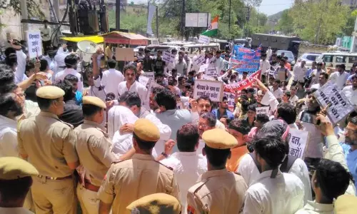 രാജസ്ഥാനില് മേല്ജാതിക്കാരായ ഹിന്ദുക്കളുടെ ഭീഷണി; മുസ്ലിംകള് ഗ്രാമം വിട്ടു രാജസ്ഥാനില് മേല്ജാതിക്കാരായ ഹിന്ദുക്കളുടെ ഭീഷണി; മുസ്ലിംകള് ഗ്രാമം വിട്ടു