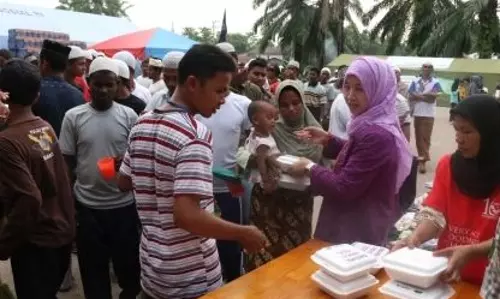 വിശപ്പടക്കാന് റമദാനുവേണ്ടി കാത്തിരിക്കുന്നു ഈ അഭയാര്ഥികള് വിശപ്പടക്കാന് റമദാനുവേണ്ടി കാത്തിരിക്കുന്നു ഈ അഭയാര്ഥികള്