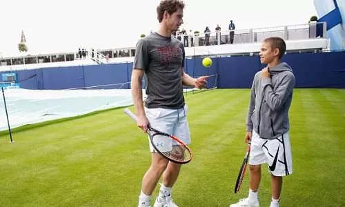 ആന്‍ഡി മുറെയോട് പടവെട്ടി ഡേവിഡ് ബെക്കാമിന്റെ മകന്‍