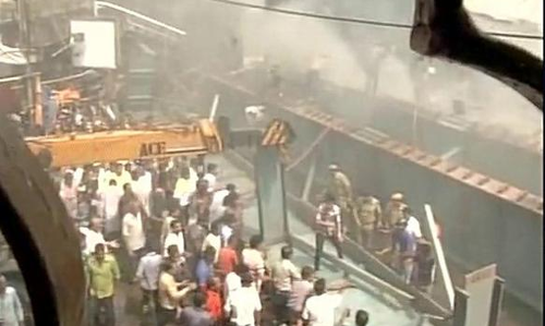 കൊല്‍ക്കത്തയില്‍ നിര്‍മാണത്തിലിരുന്ന മേല്‍പ്പാലം തകര്‍ന്നു; 18 മരണം