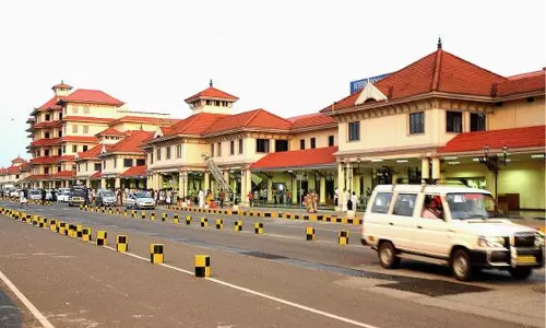 കൊച്ചി വിമാനത്താവളത്തിൽ വൻ സ്വർണ വേട്ട കൊച്ചി വിമാനത്താവളത്തിൽ വൻ സ്വർണ വേട്ട