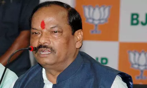 ഹെല്‍മെറ്റില്ലാതെ മുഖ്യമന്ത്രിയുടെ സ്കൂട്ടര്‍ യാത്ര; റോഡില്‍ തിരക്കില്ലായിരുന്നെന്ന് ബിജെപി