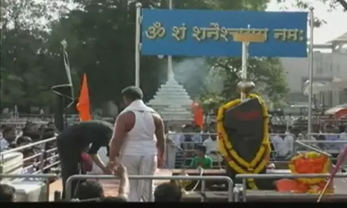 മഹാരാഷ്ട്രയിലെ ക്ഷേത്രങ്ങളിലേക്ക് സ്ത്രീകള്ക്കും പ്രവേശനം നല്കിക്കൊണ്ട് ബോംബൈ ഹൈക്കോടതി വിധി മഹാരാഷ്ട്രയിലെ ക്ഷേത്രങ്ങളിലേക്ക് സ്ത്രീകള്ക്കും പ്രവേശനം നല്കിക്കൊണ്ട് ബോംബൈ ഹൈക്കോടതി വിധി