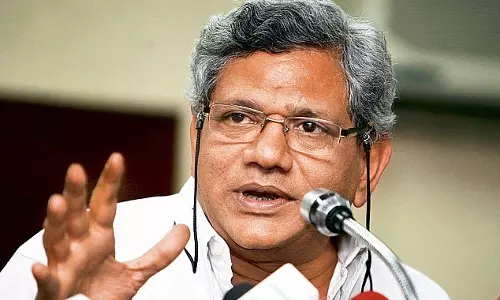 ഹാദിയ കേസിലെ എന്ഐഎ അന്വേഷണം അപലപനീയം: യെച്ചൂരി ഹാദിയ കേസിലെ എന്ഐഎ അന്വേഷണം അപലപനീയം: യെച്ചൂരി